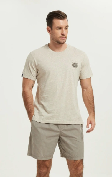 Man wearing a light-coloured T-shirt with casual shorts