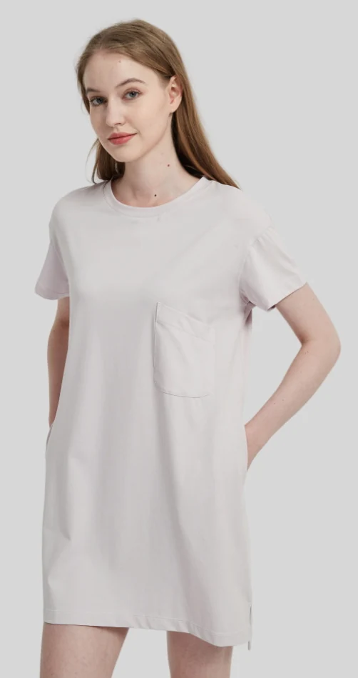 Light-coloured short-sleeve round-neck nightdress with a visible hem