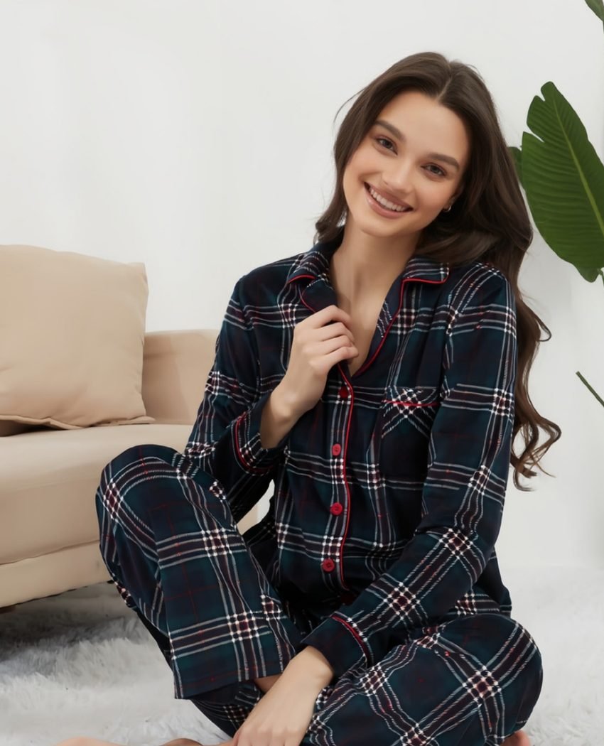Navy checked women's pajama set from the Jiajia catalogue